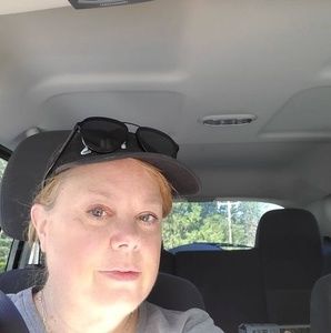 Meet your Posher, Laurie